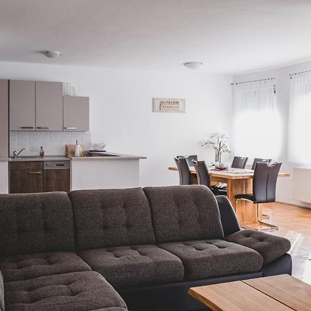 Helles 3 Schlafzimmer Apartment Zwischen Zagreb Zentrum & Natur Екстер'єр фото