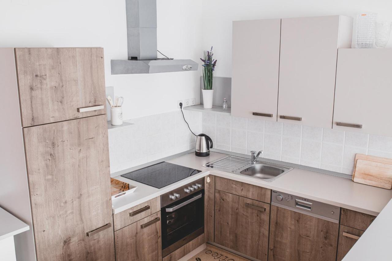 Helles 3 Schlafzimmer Apartment Zwischen Zagreb Zentrum & Natur Екстер'єр фото